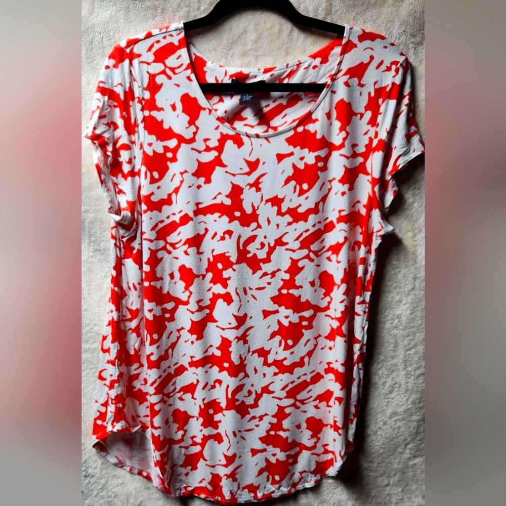Alfani Red and White Graphic Size Large Short Sleeve Tee